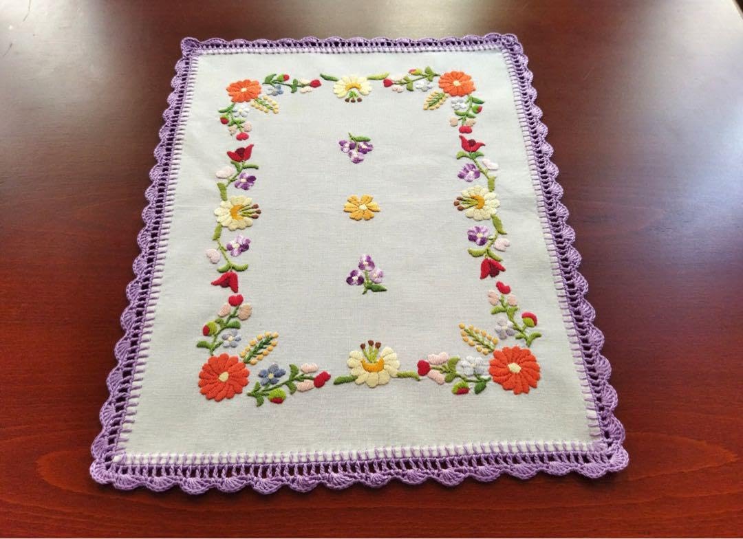 ハンガリー製　ハンドメイド　カロチャ刺繍　ドイリー　テーブルセンター カロチャ刺繍 （ハンガリー製） テーブルセンター - メルカリ